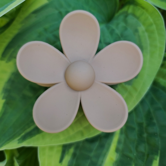 Flower Claw Clips | Set of 4 Hair Clips - Picture 10 of 15